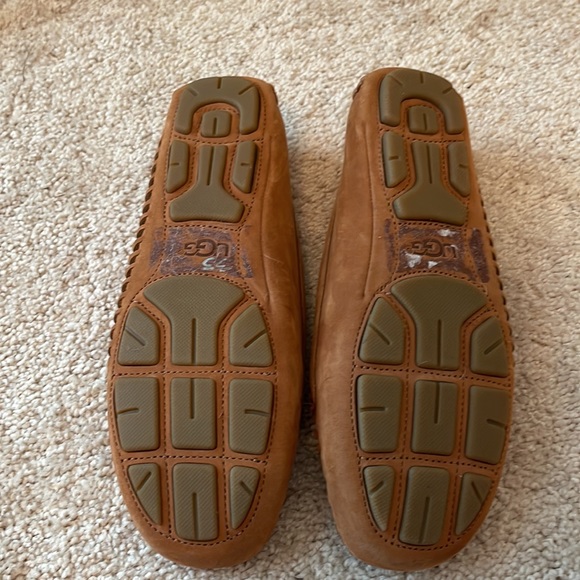 Ugg 8.5 slip ons - Picture 3 of 6